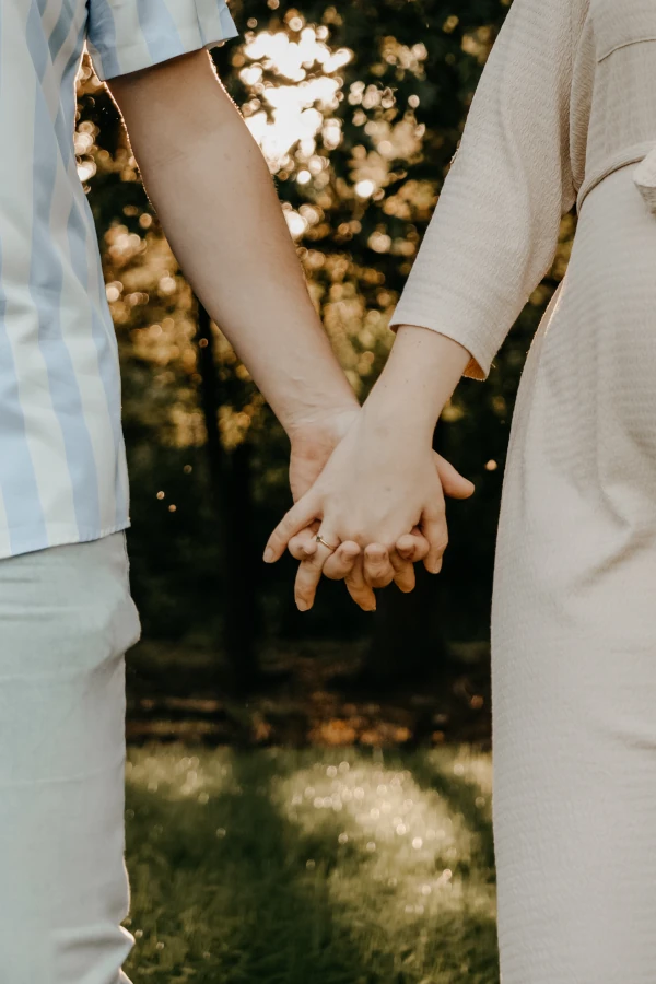Man en vrouw, hand in hand