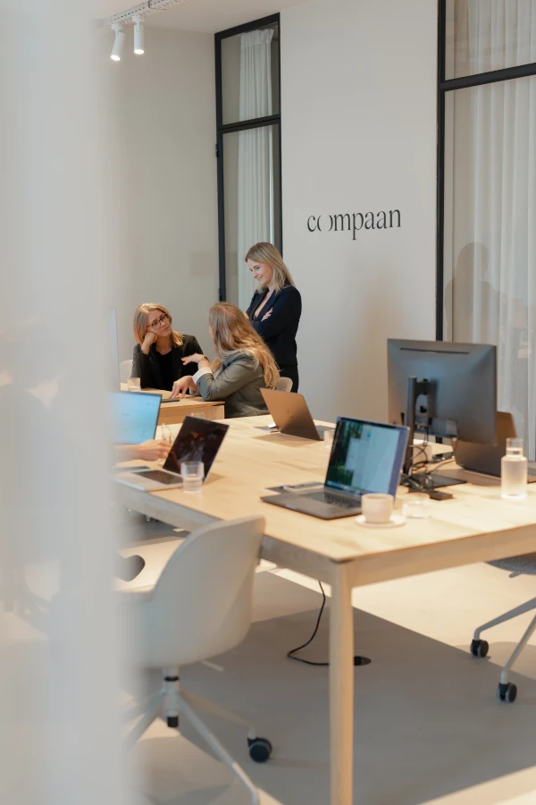 Interier van Compaan in Hoogstraten. Compaan is een coworkings space.